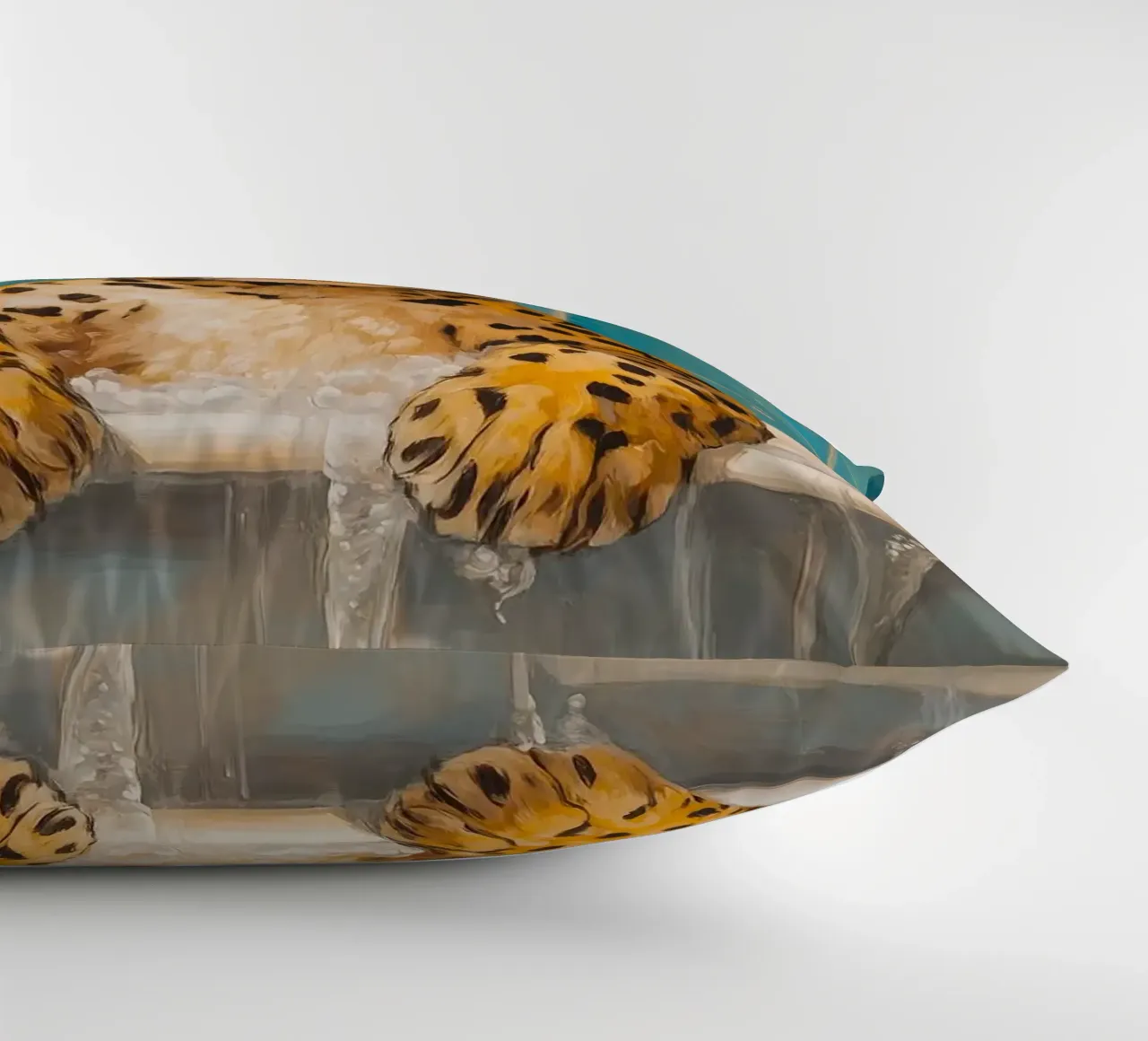 bolle per vasca da bagno leopardate cuscino da James Isaac Jackson