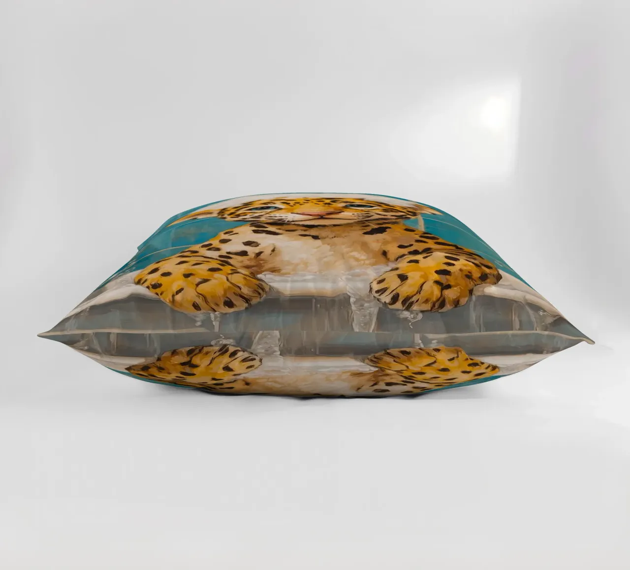 bolle per vasca da bagno leopardate cuscino da James Isaac Jackson