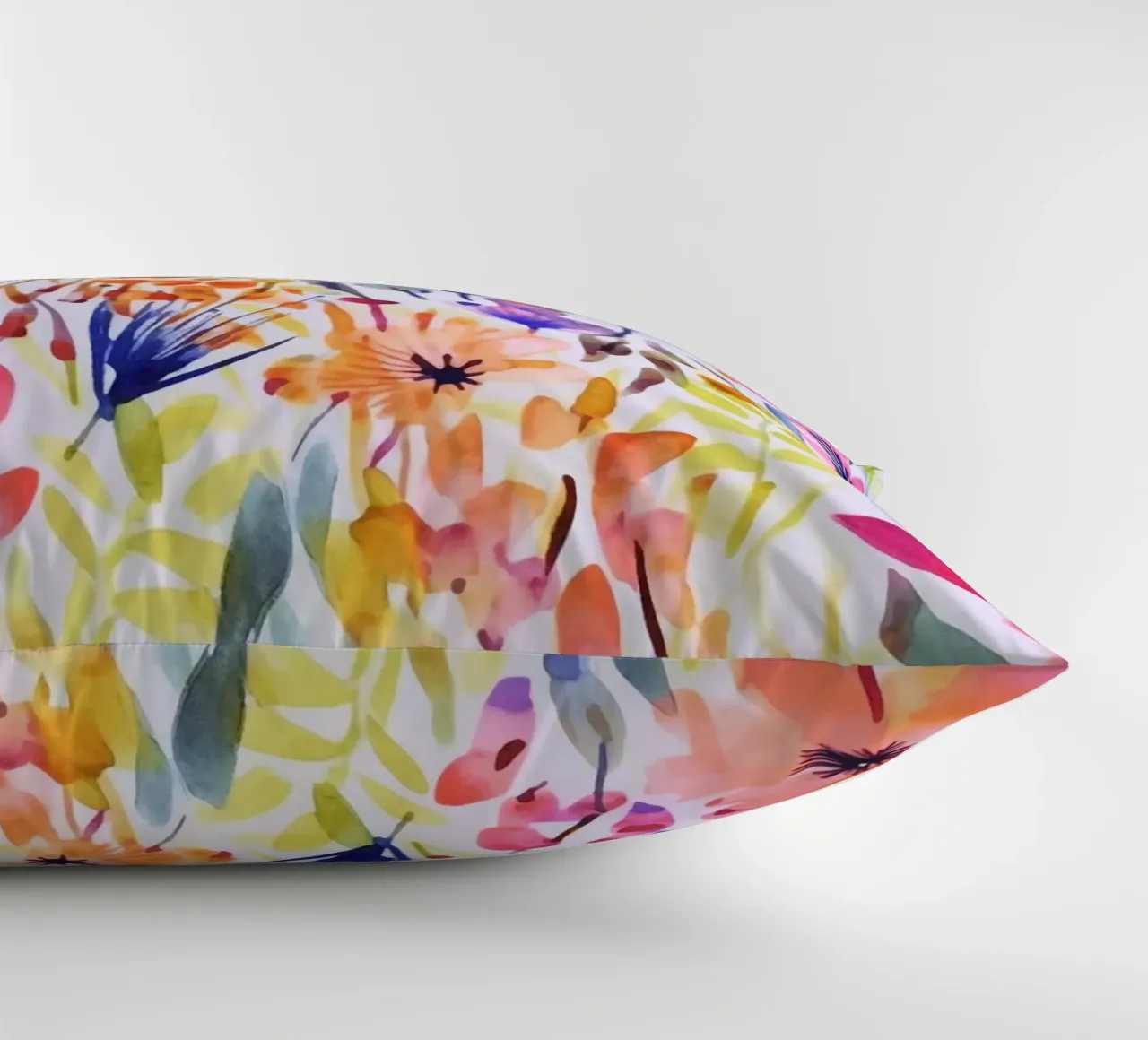 Studio di fiori acquerellati multicolore cuscino da Andrea Haase Modern Home