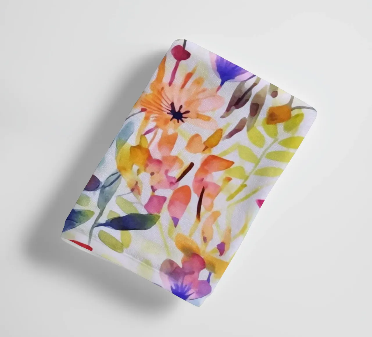 Studio di fiori acquerellati multicolore asciugamano da bagno da Andrea Haase Modern Home