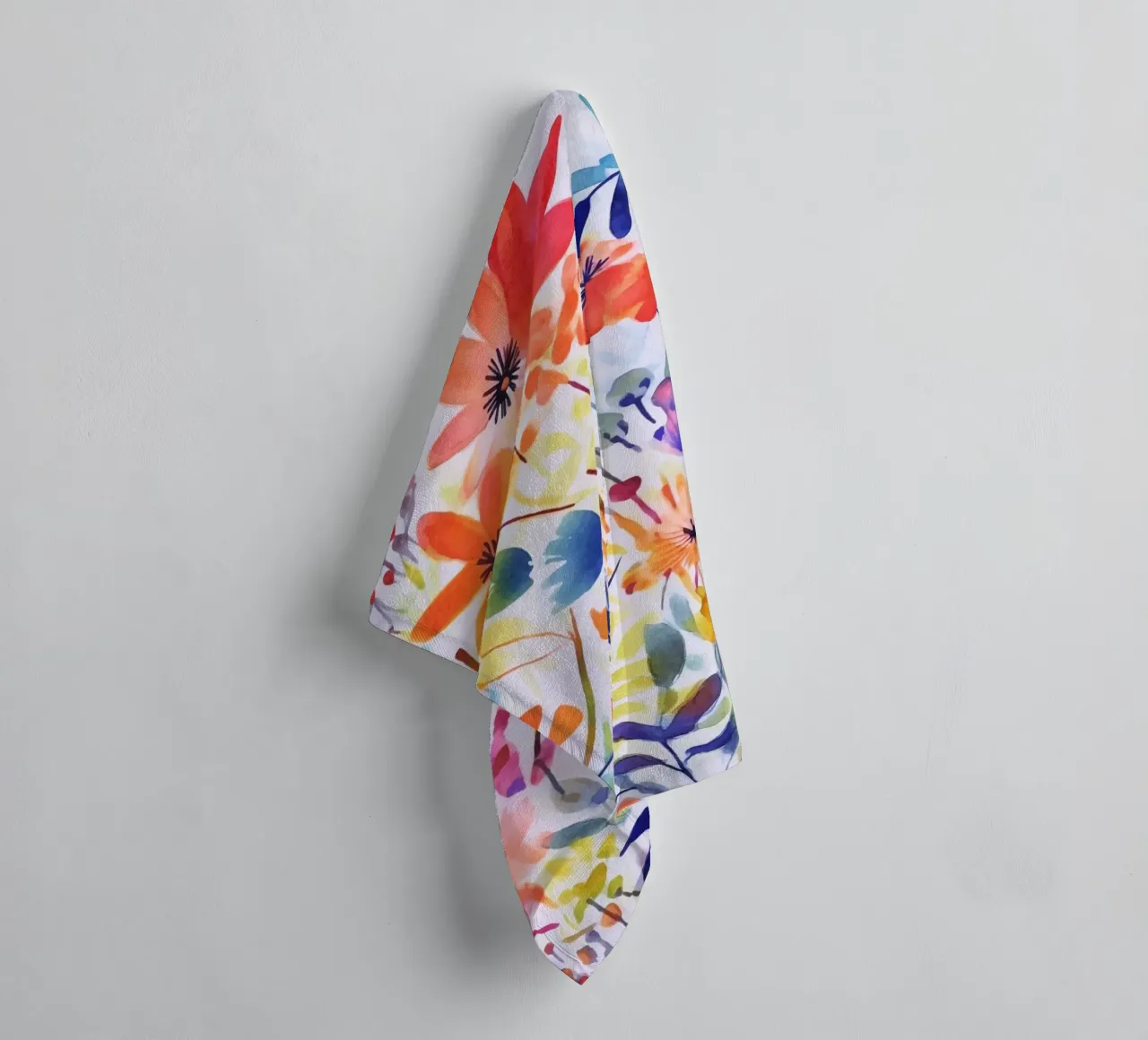 Studio di fiori acquerellati multicolore asciugamano da bagno da Andrea Haase Modern Home