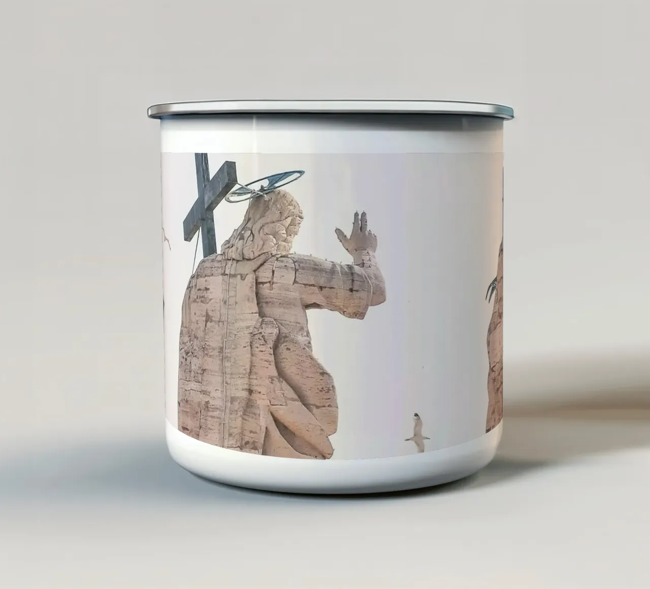 Roma, Italia I Statue sul tetto del Vaticano nelle prime ore del mattino tazza in smalto da Julie Travel Photography