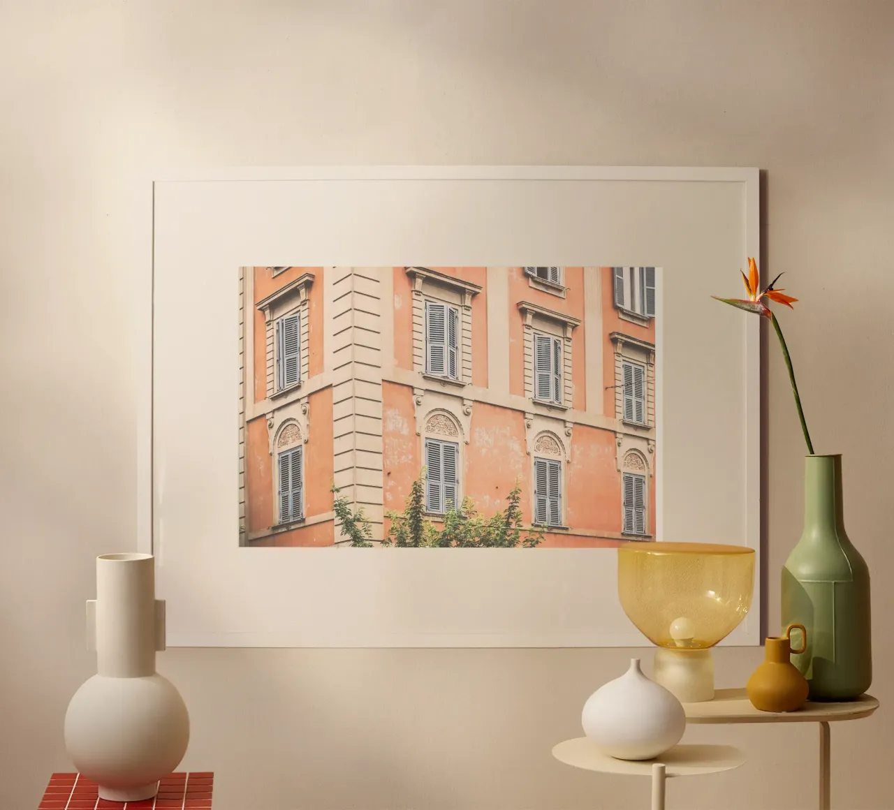 Roma, Italia I Facciata arancione di un vecchio edificio italiano poster con telaio in plastica da Julie Travel Photography