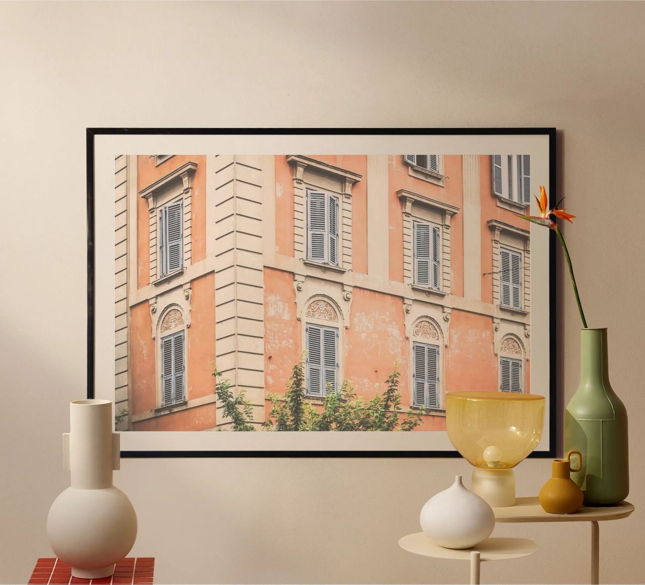 Rome, Italie I Façade orange d’un immeuble italien ancien poster de Julie Travel Photography
