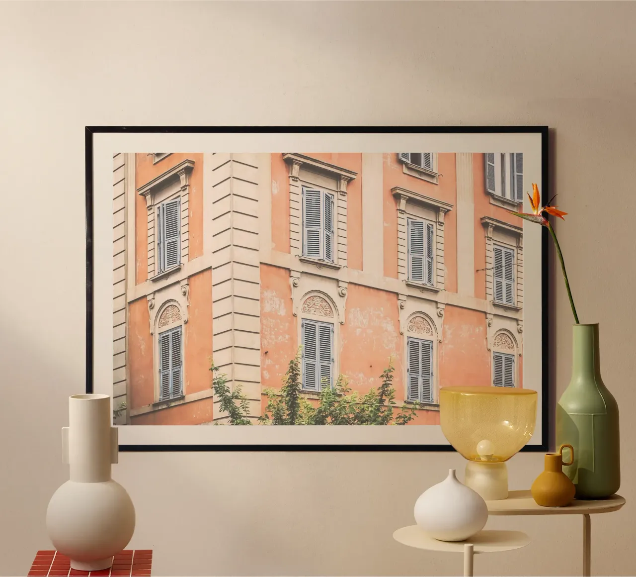 Roma, Italia I Facciata arancione di un vecchio edificio italiano poster con telaio in plastica da Julie Travel Photography