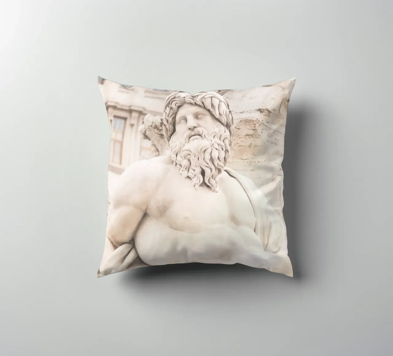 Roma, Italia I Gabbiano appollaiato su una statua antica e retrò cuscino da Julie Travel Photography