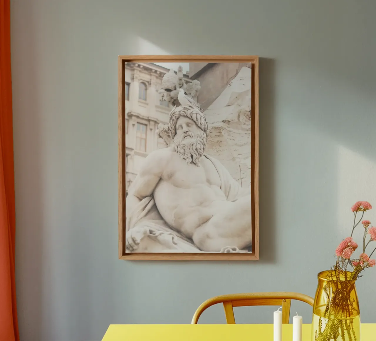 Rom, Italien I Möwe, die auf einer antiken Retro-Statue sitzt Leinwand mit Schattenfugenrahmen von Julie Travel Photography