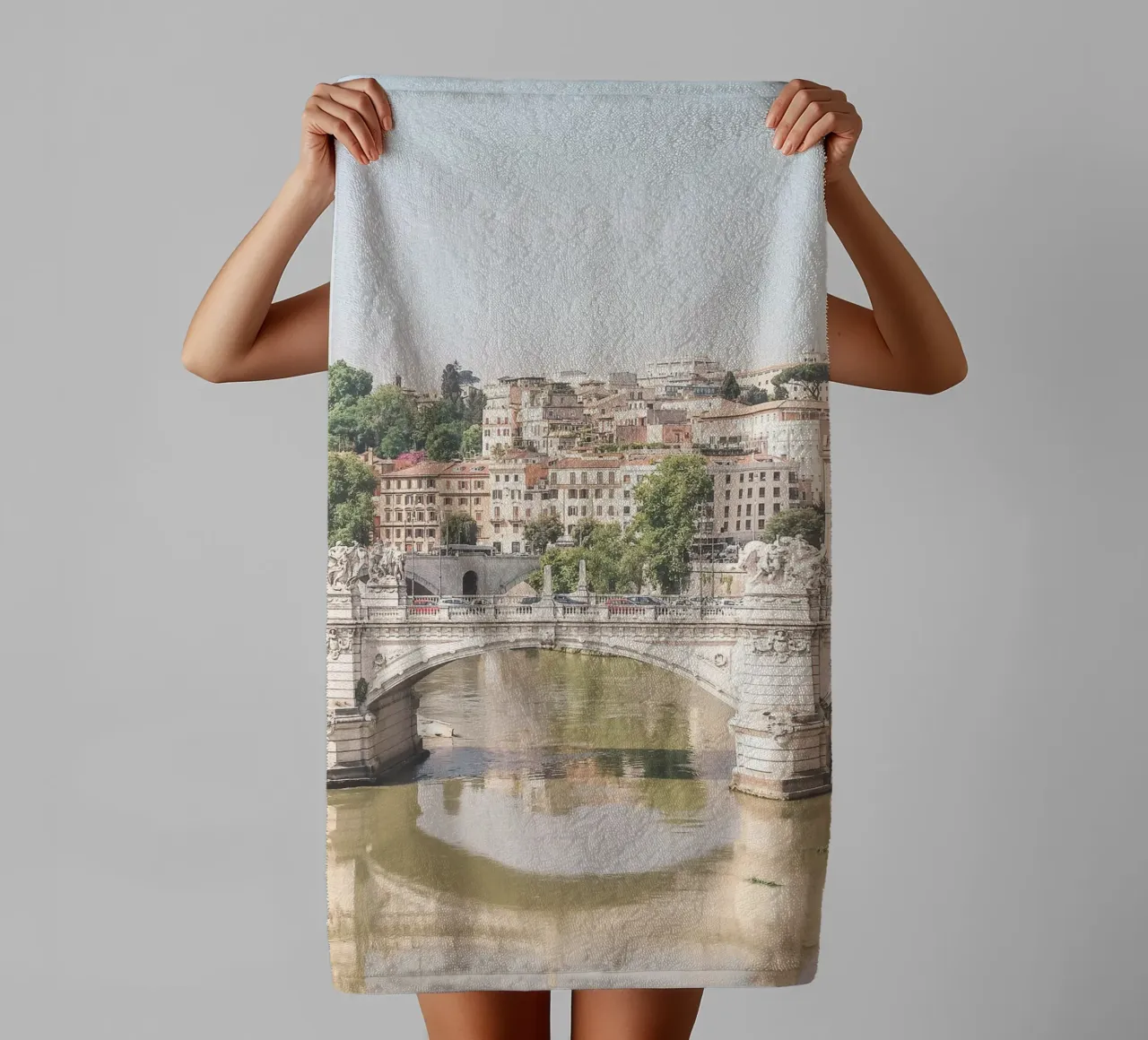 Roma, Italia I Ponte Vittorio Emanuele sul fiume Tevere asciugamano da bagno da Julie Travel Photography