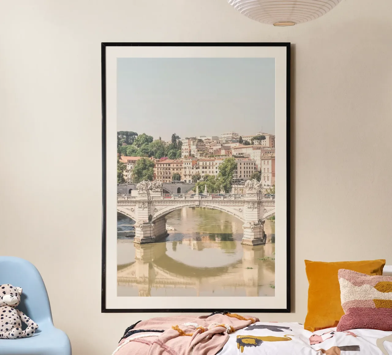 Roma, Italia I Ponte Vittorio Emanuele sul fiume Tevere poster con telaio in plastica da Julie Travel Photography
