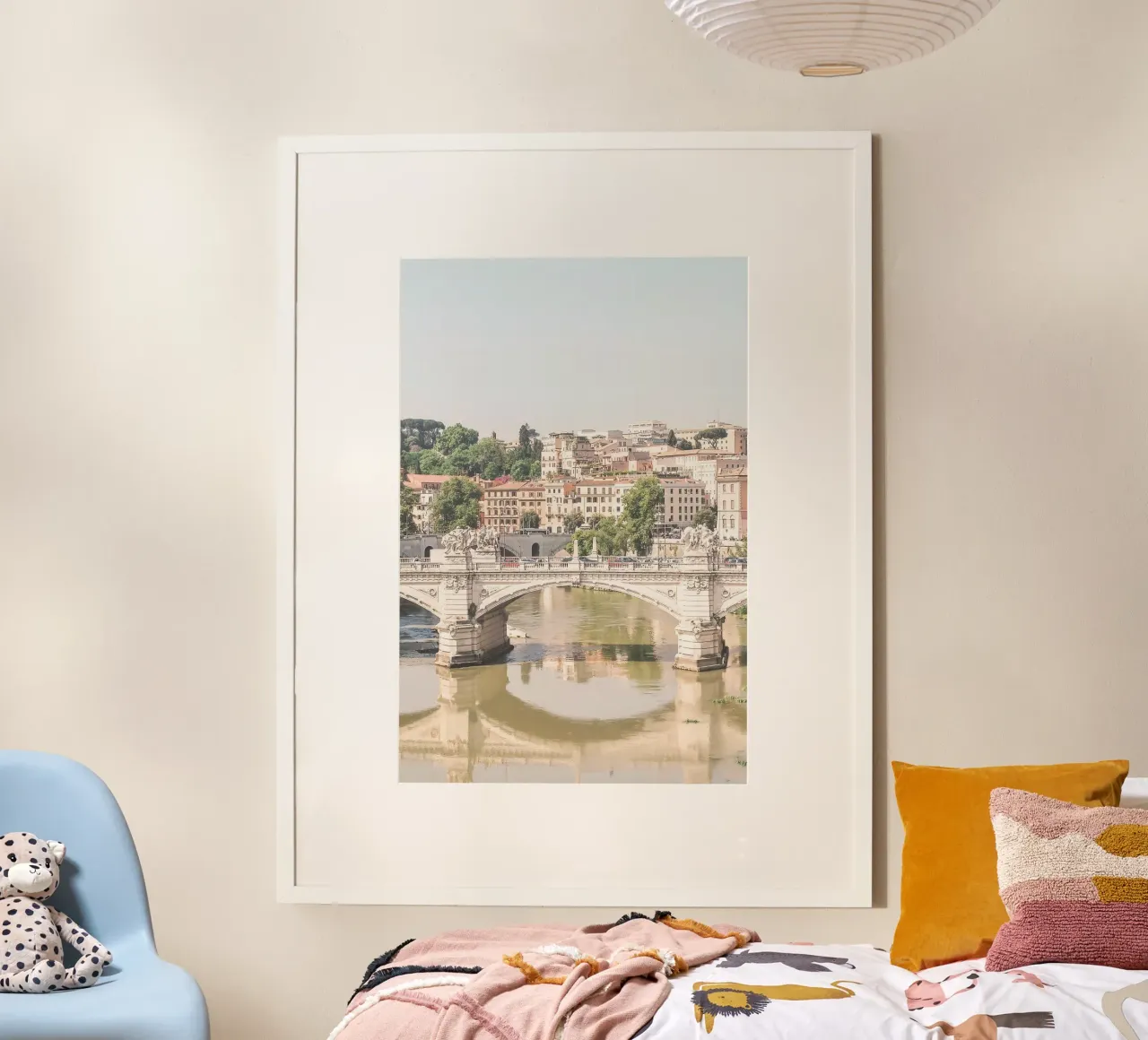 Roma, Italia I Ponte Vittorio Emanuele sul fiume Tevere poster con telaio in plastica da Julie Travel Photography