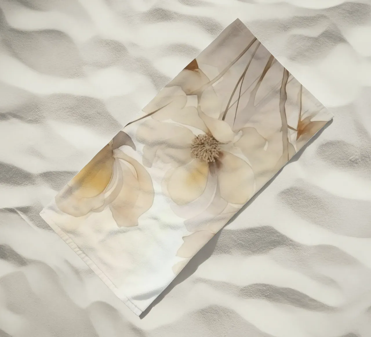 Verträumte Blumen Strandtuch von Andrea Haase Floral Passion