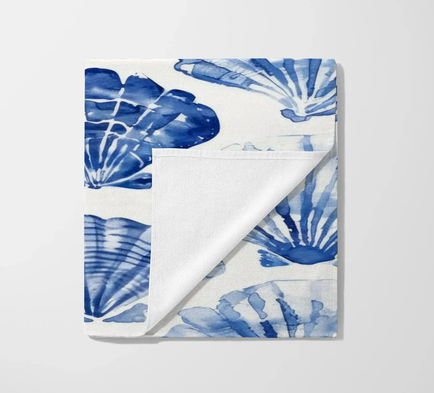 Blue Shell Pattern strandhanddoek van treechild