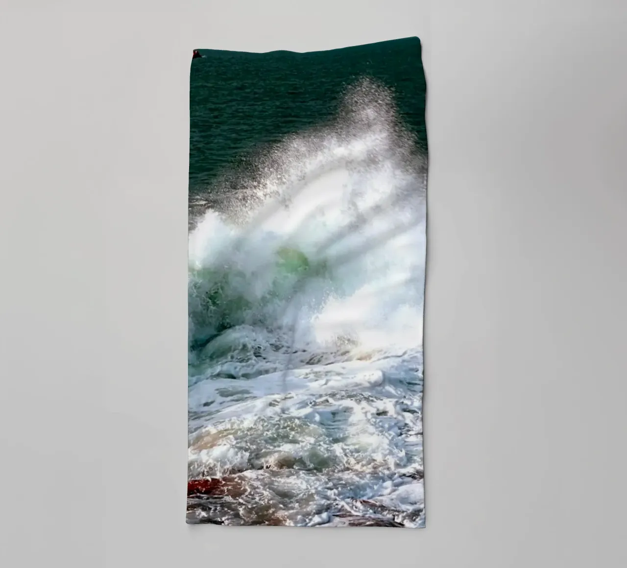 FAA305. Big Wave. asciugamano da bagno da Thierry vobmann photography