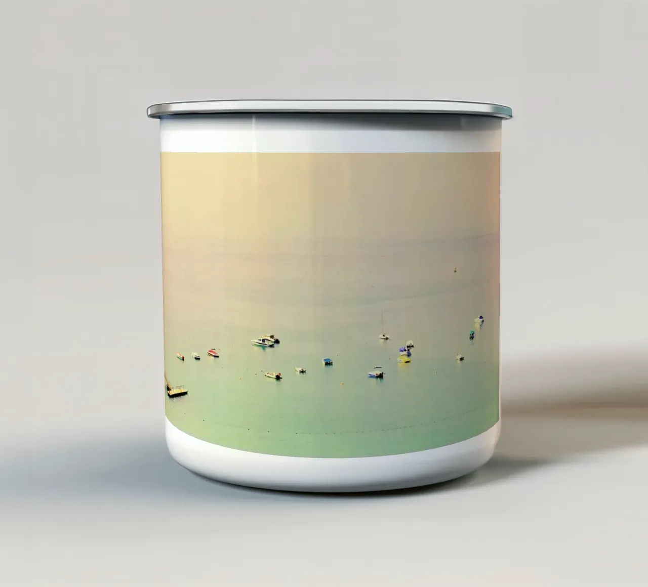 the sea tazza in smalto da Ingrid Beddoes