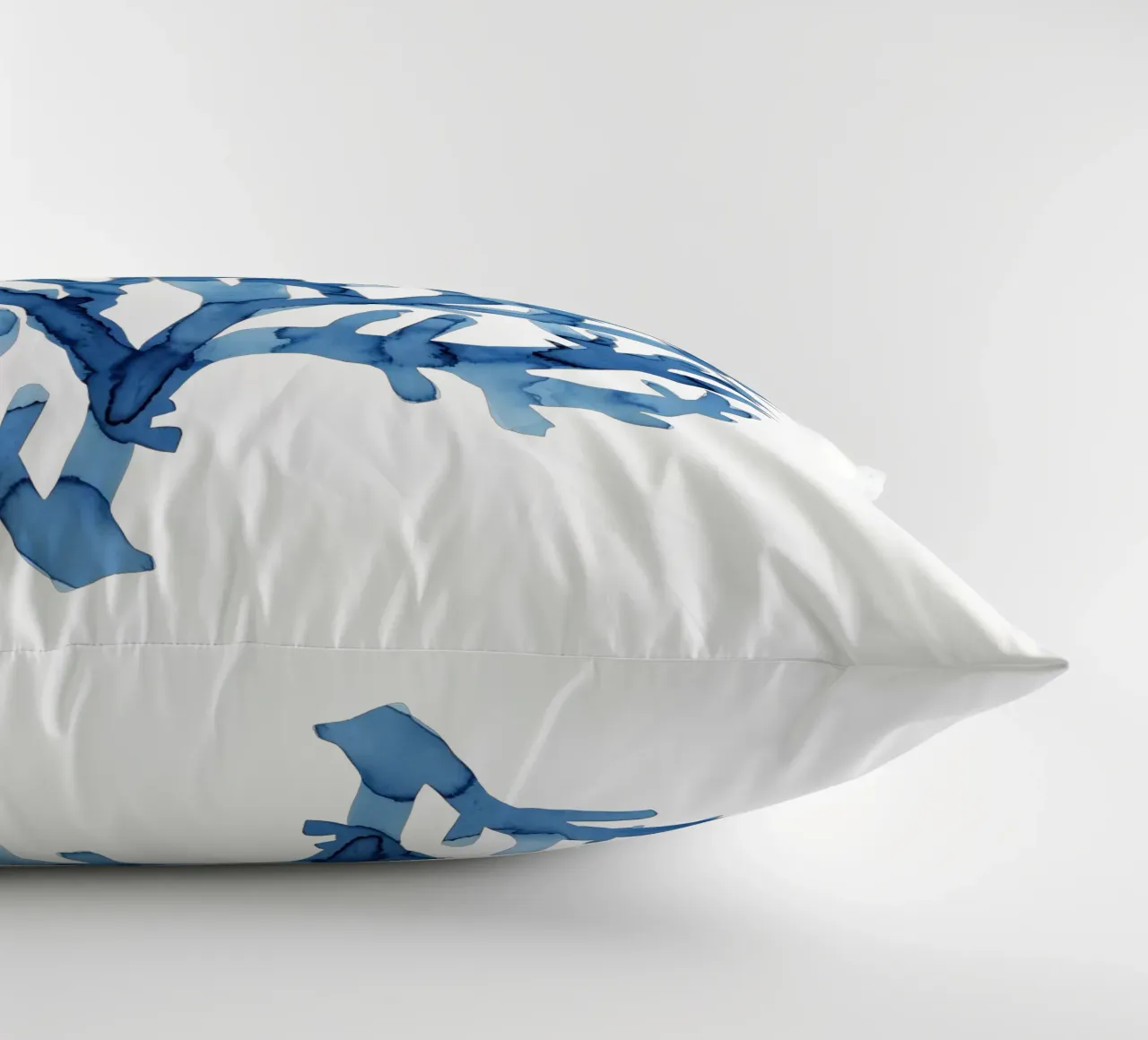 Blue Coral (Without Background) cuscino da treechild