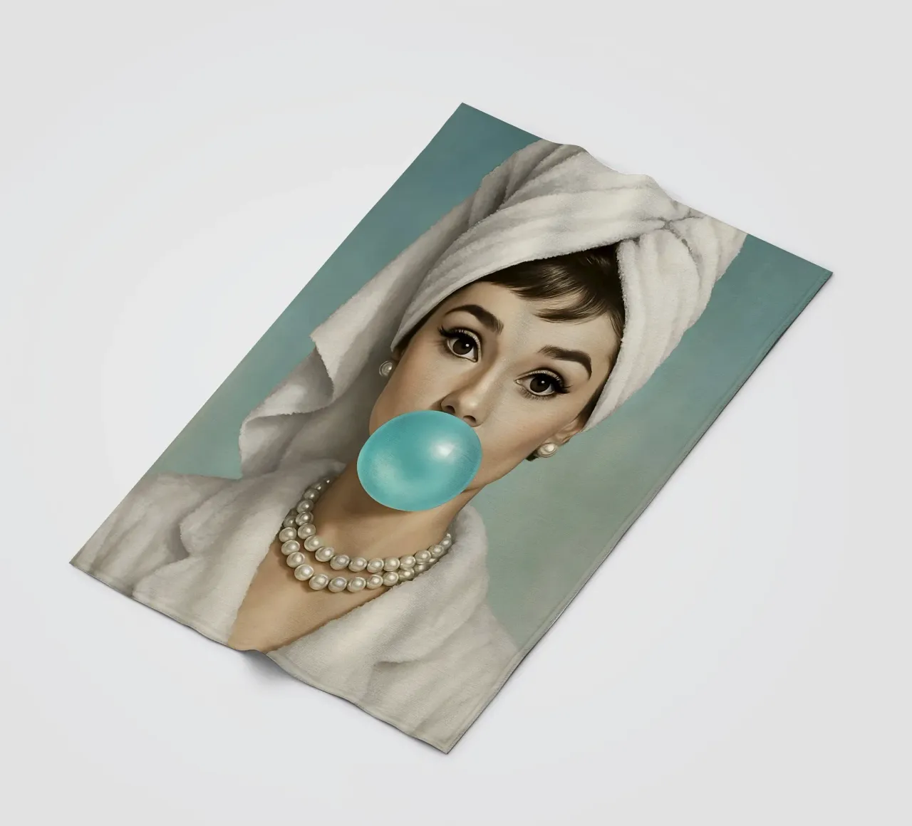 AUDREY HEPBURN GOMMA DA MASTICARE coperta in pile da ARTOMATIC