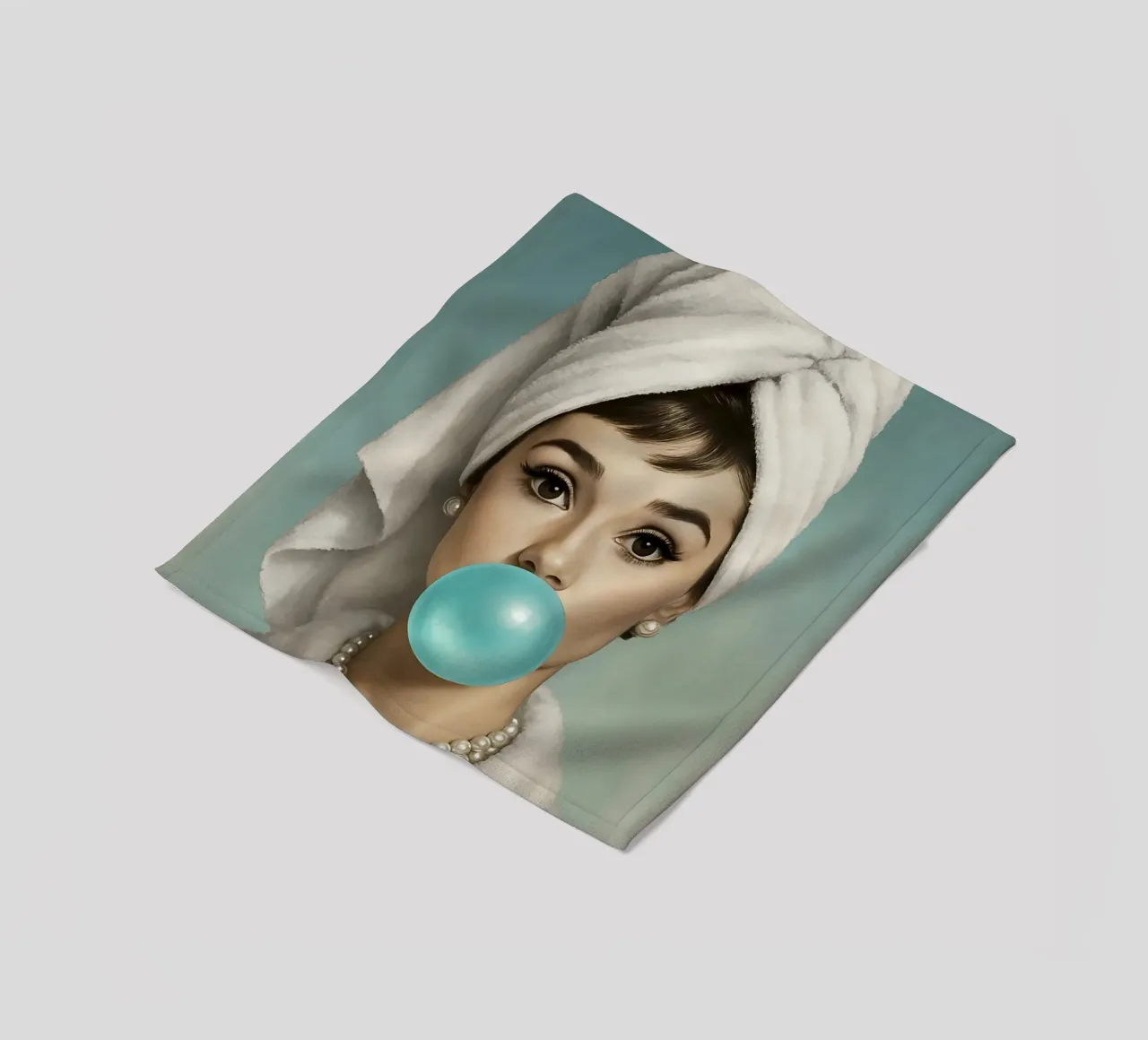 AUDREY HEPBURN GOMMA DA MASTICARE coperta in pile da ARTOMATIC
