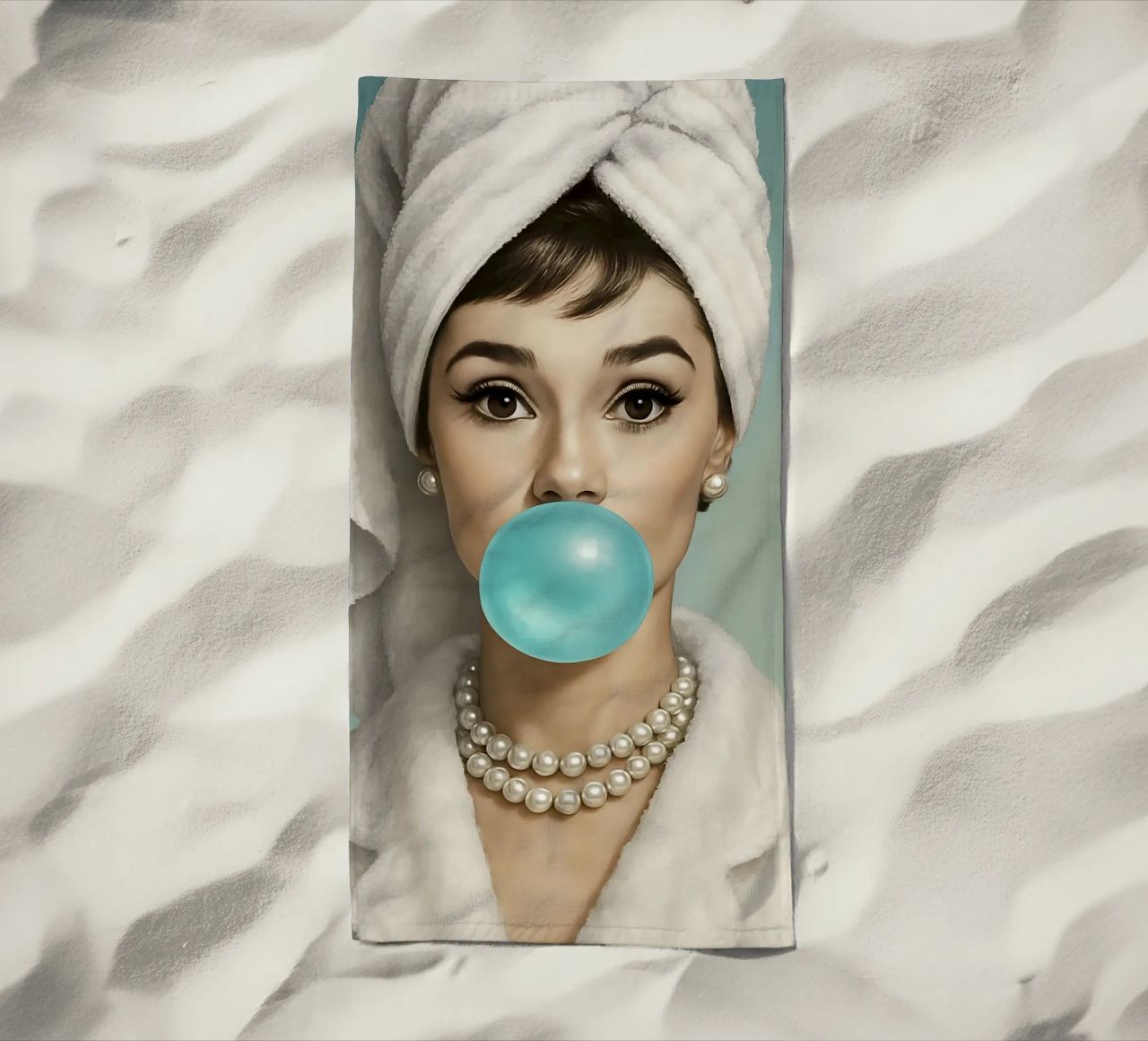 AUDREY HEPBURN CHICLE toalla de playa de ARTOMATIC