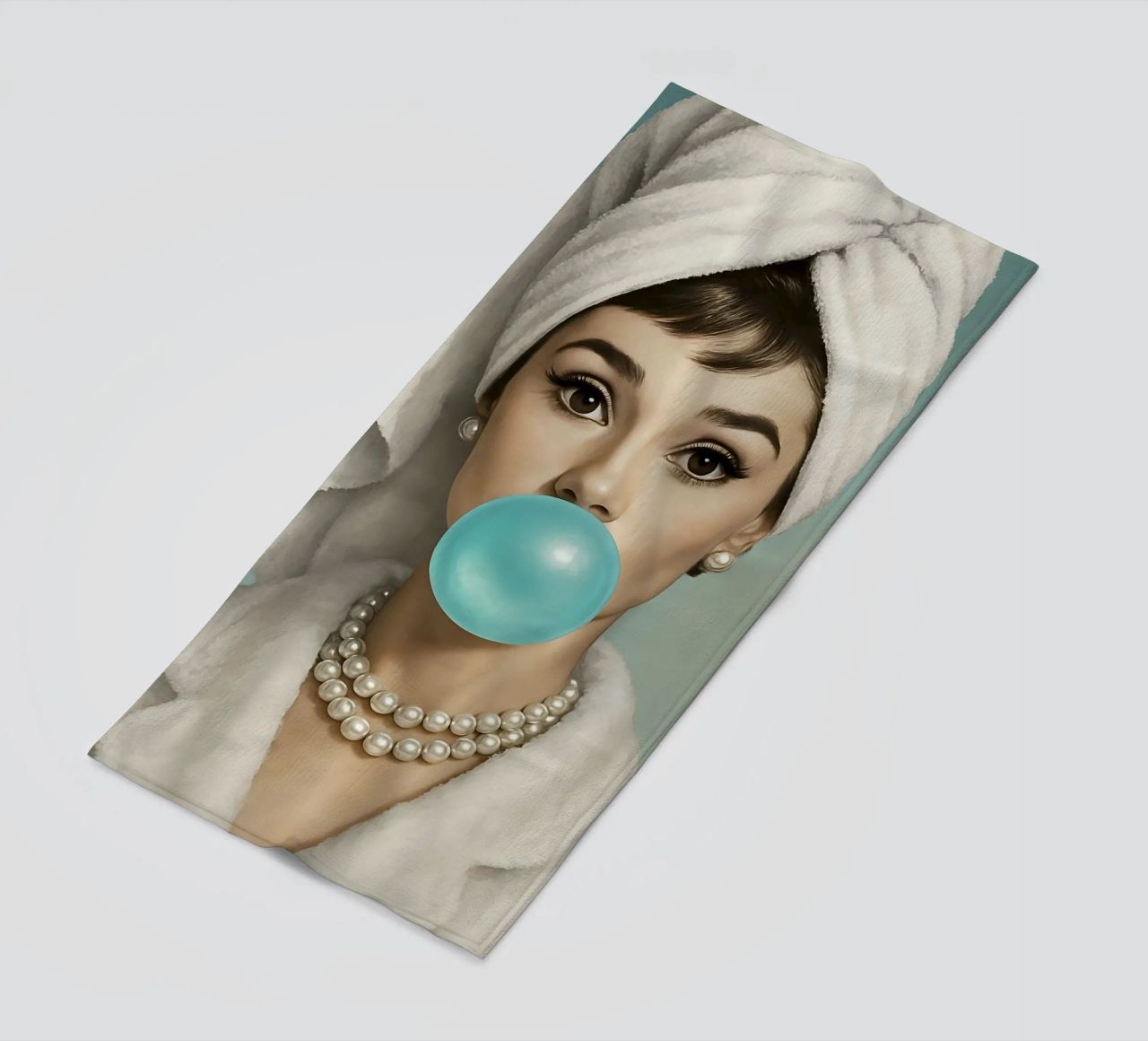 AUDREY HEPBURN CHICLE toalla de playa de ARTOMATIC