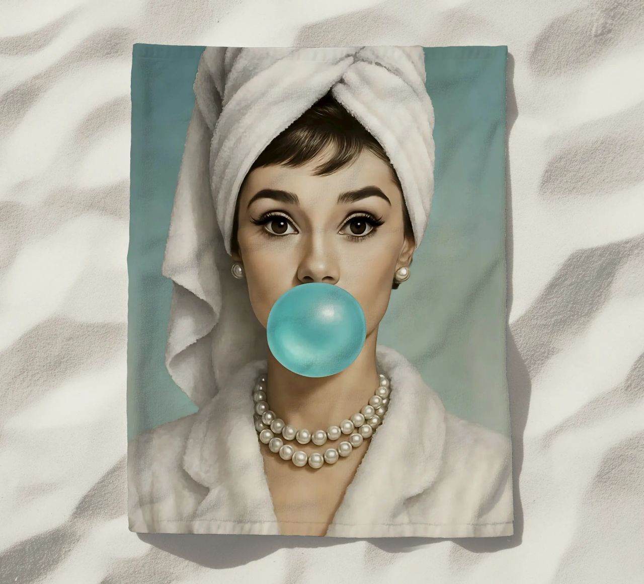 AUDREY HEPBURN CHICLE toalla de playa de ARTOMATIC