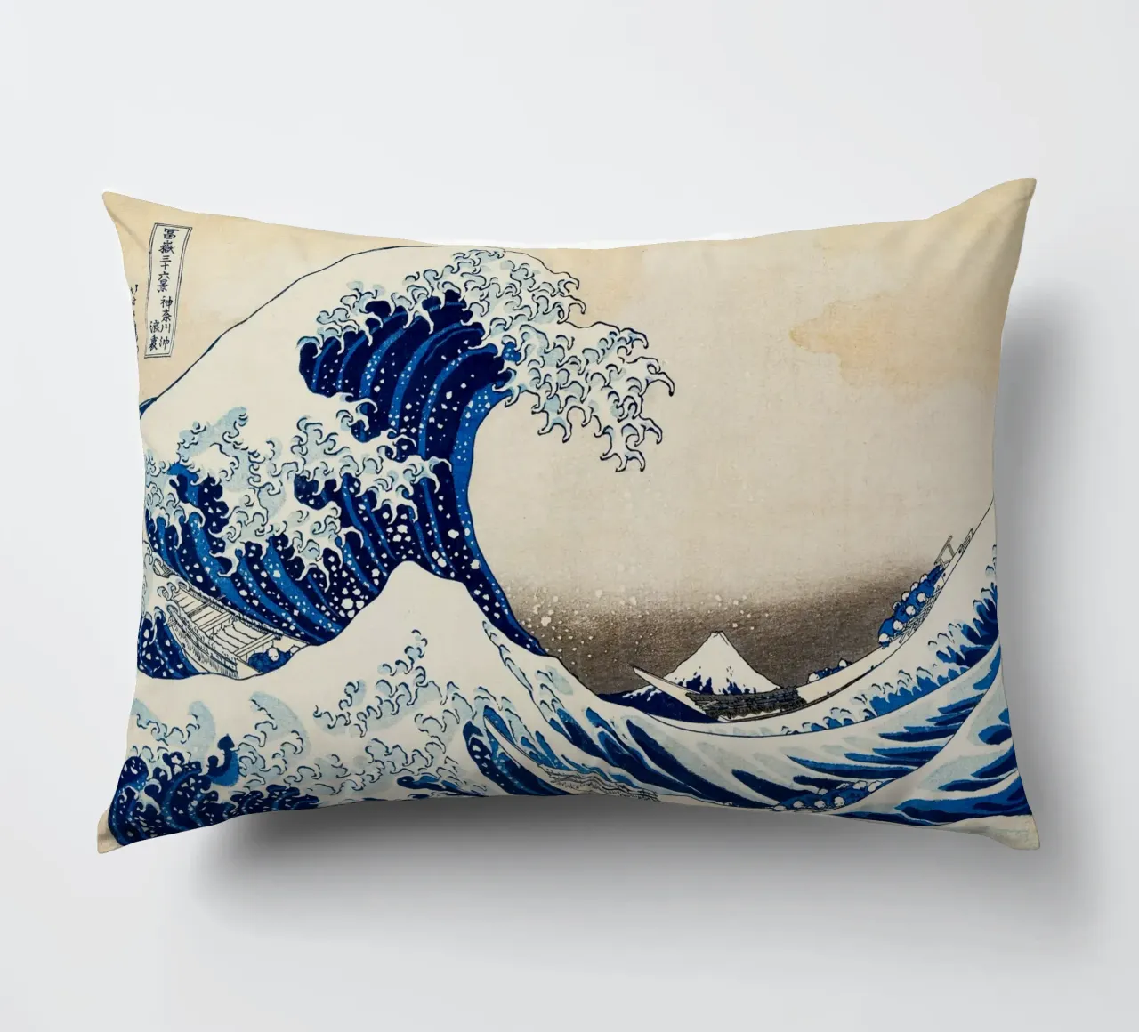 Grande onda con il monte Fuji - iconica xilografia giapponese cuscino da Vintage World - Uta Naumann