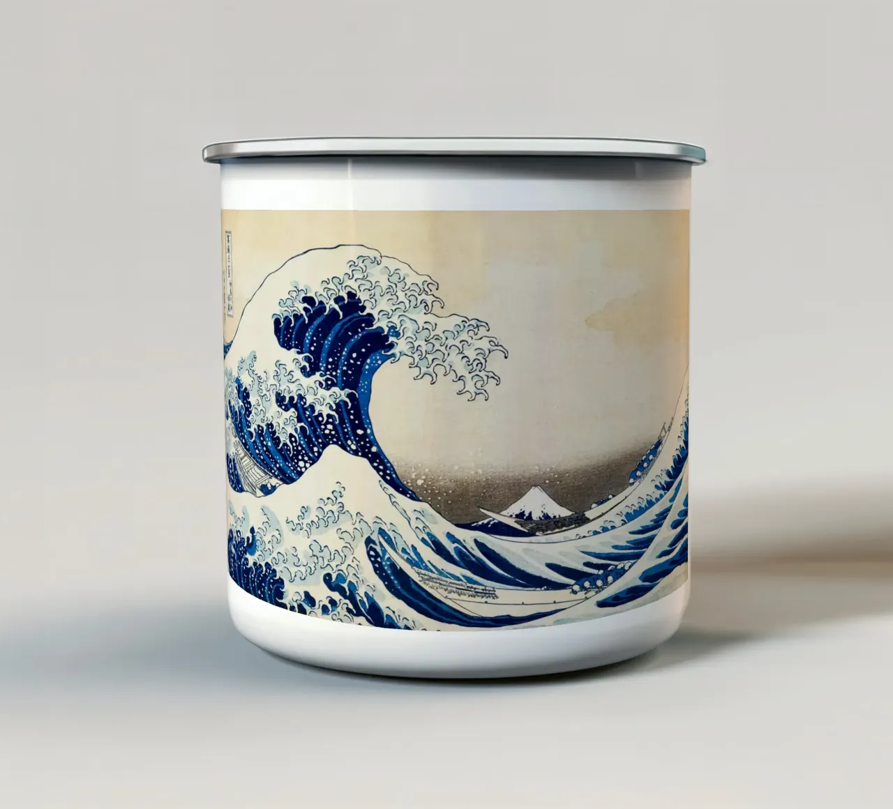 Grande onda con il monte Fuji - iconica xilografia giapponese tazza in smalto da Vintage World - Uta Naumann