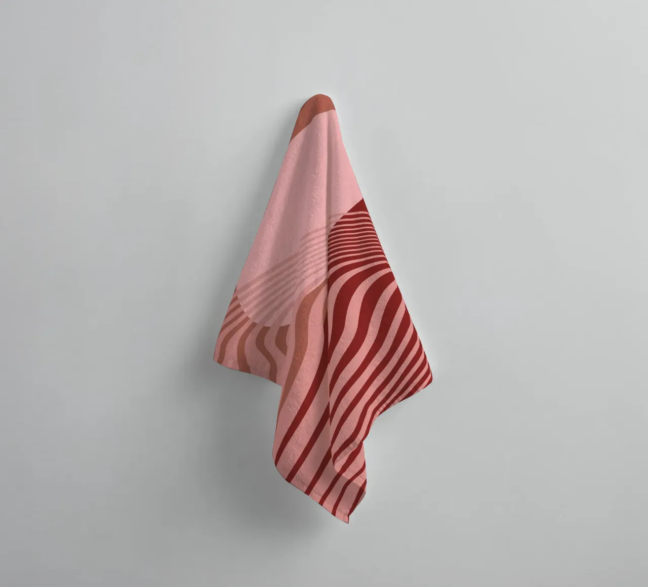 Jenseits des Nebels Bronze Maroon Handtuch von SilverPegasus