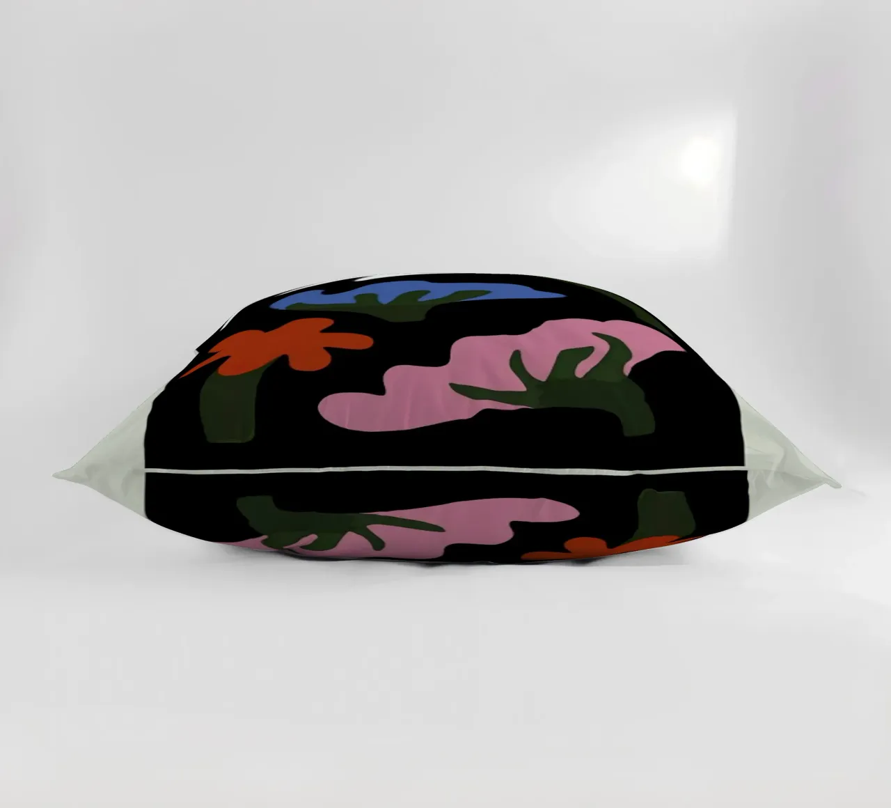 Camellia In Bloom II cuscino da Studio One