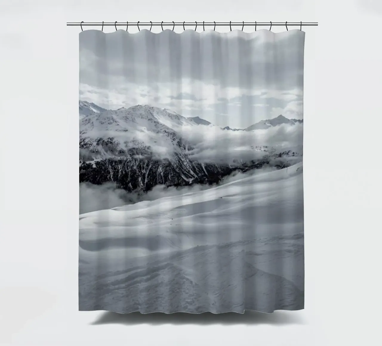 Clouds In The Mountains tenda da doccia da Sebastian Hilgetag