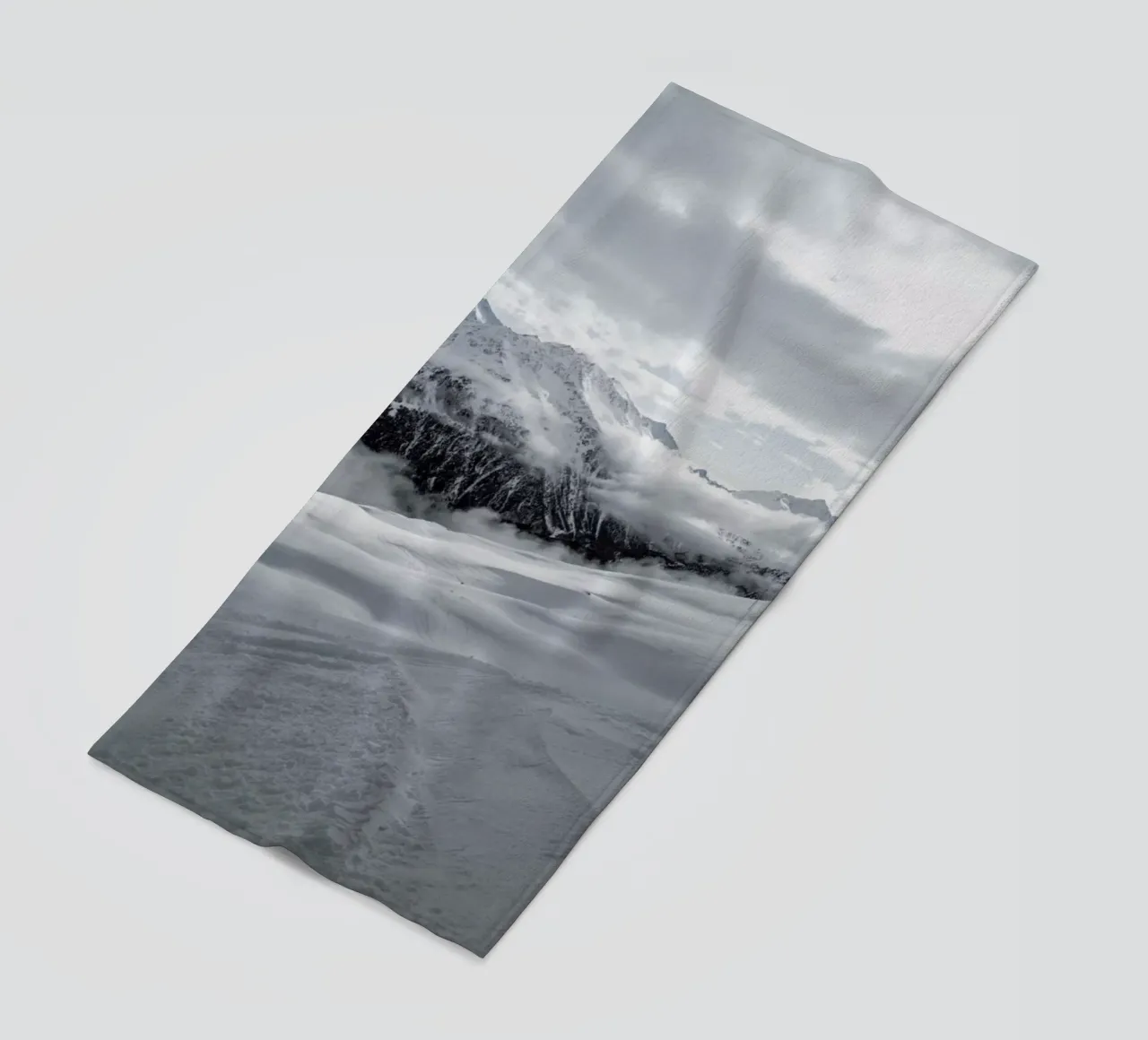 Clouds In The Mountains telo mare da Sebastian Hilgetag