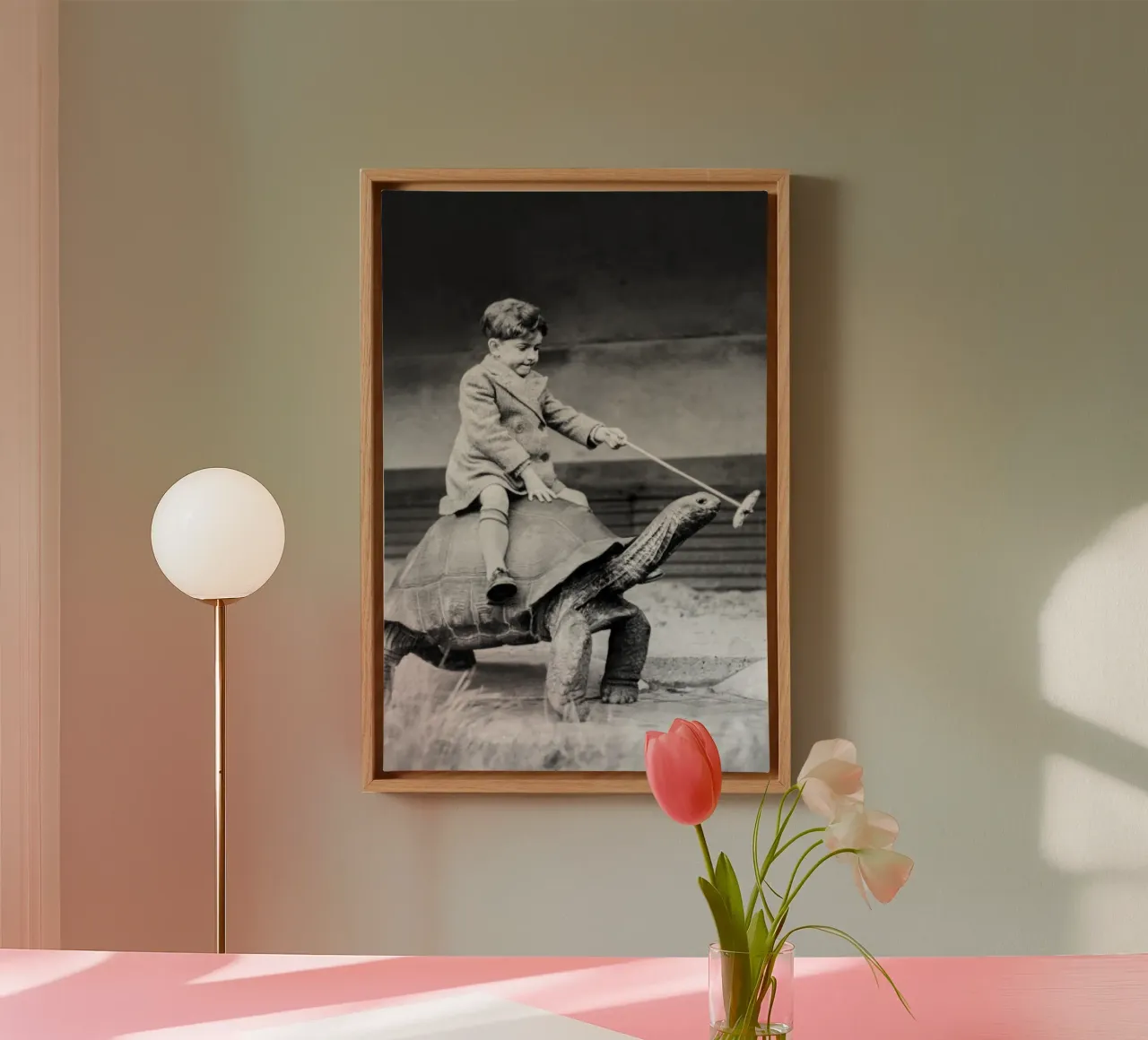 Jongen berijdt reuzenschildpad, zwart-wit Vintage Art canvas met Baklijst van Vibrant Vintage Prints