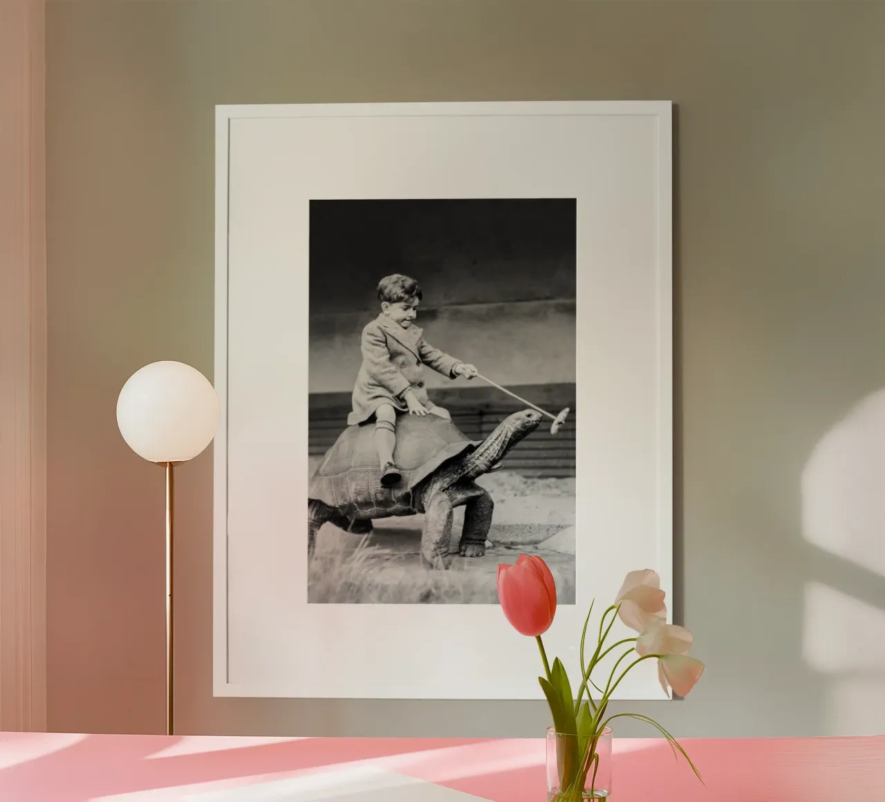 Ragazzo che cavalca una tartaruga gigante, arte vintage in bianco e nero poster con telaio in legno da Vibrant Vintage Prints