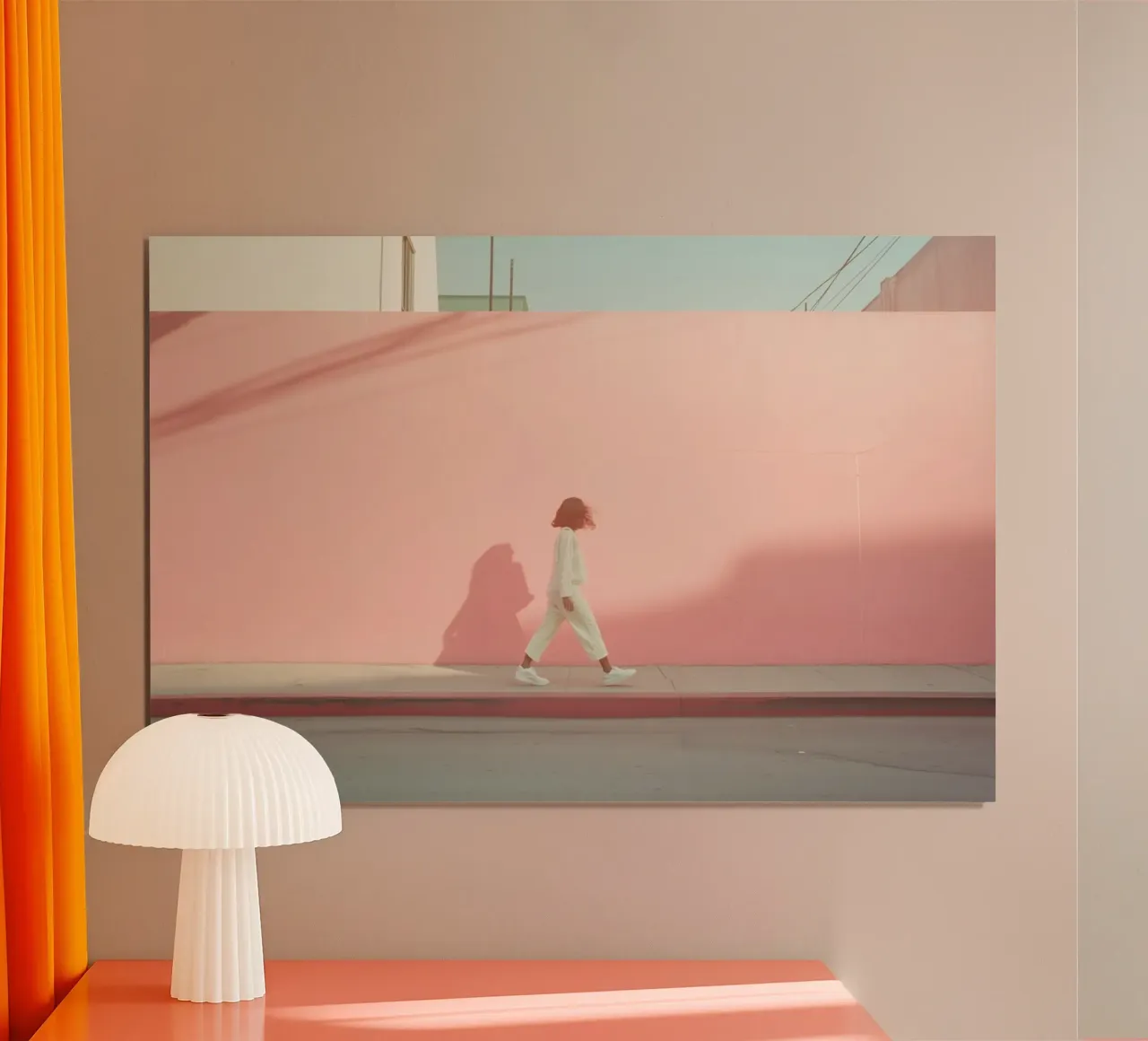 USA SérIA I Donna che cammina in una strada con un muro rosa pastello poster con telaio in legno da Julie Travel Photography