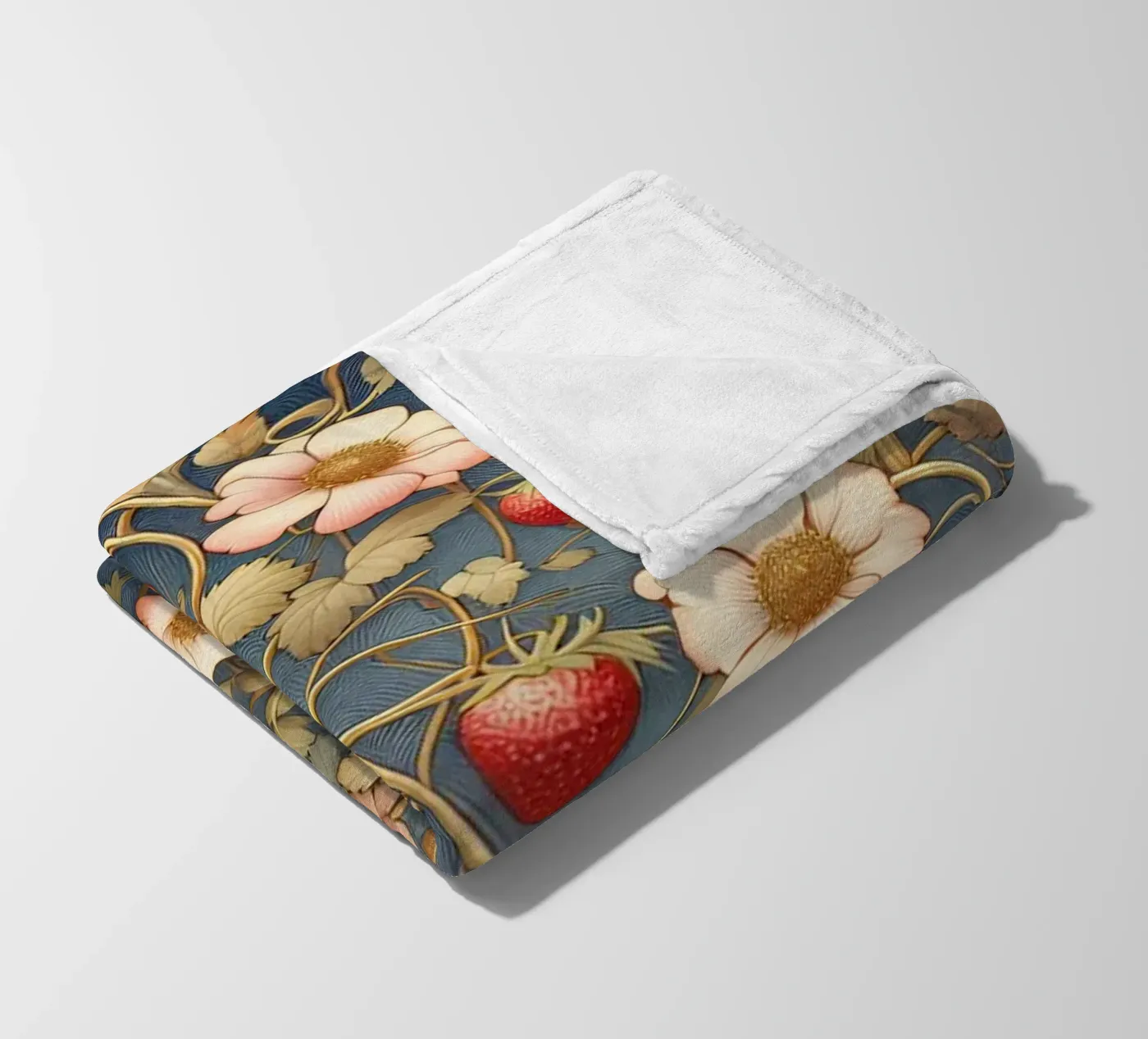 Erdbeerranken Fleecedecke von Art-Nouveau-Dsg
