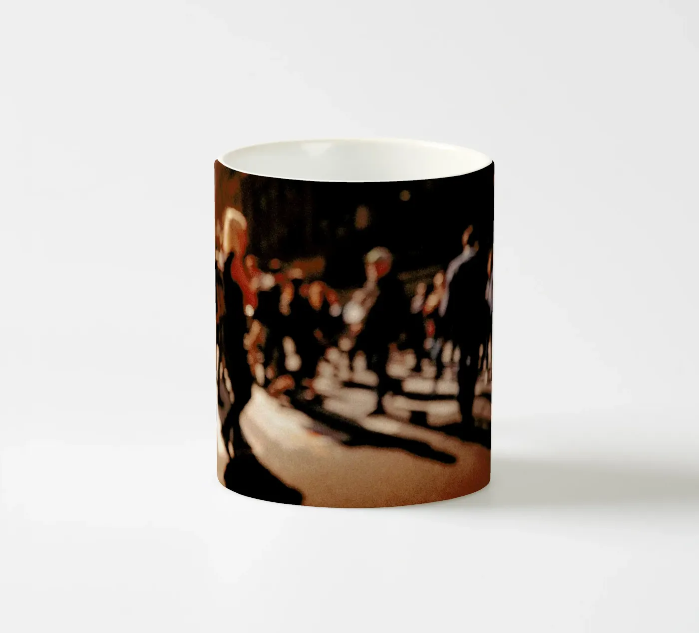 Crowd tazza in ceramica da Philipp Reinhard