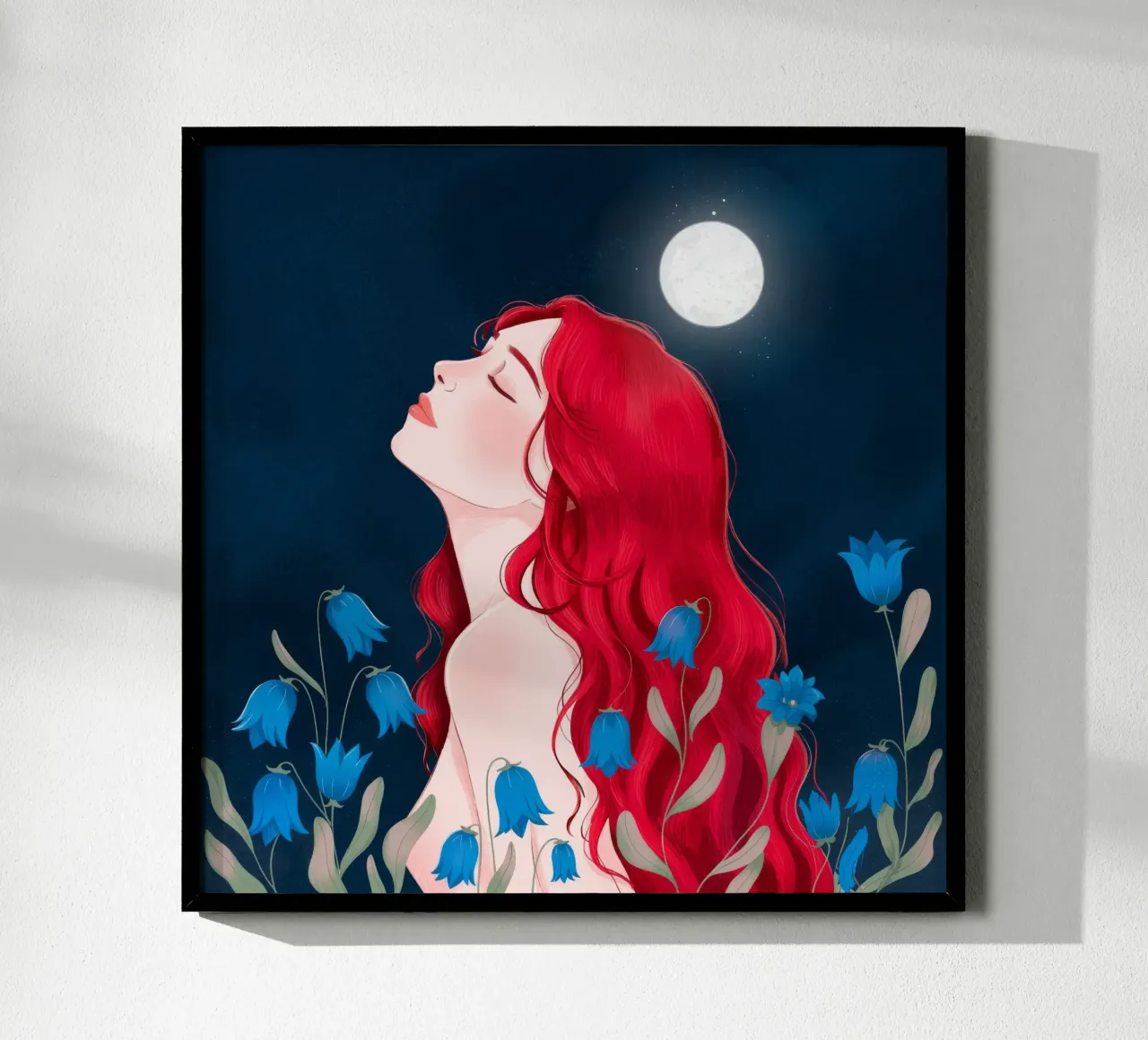 Musa al chiaro di luna poster con telaio in legno da Silent Hue