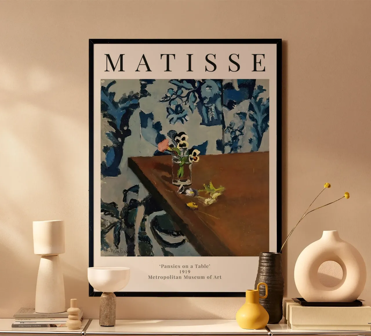Henri Matisse - Viole del pensiero su un tavolo - Mostra poster con telaio in plastica da Perdana shop