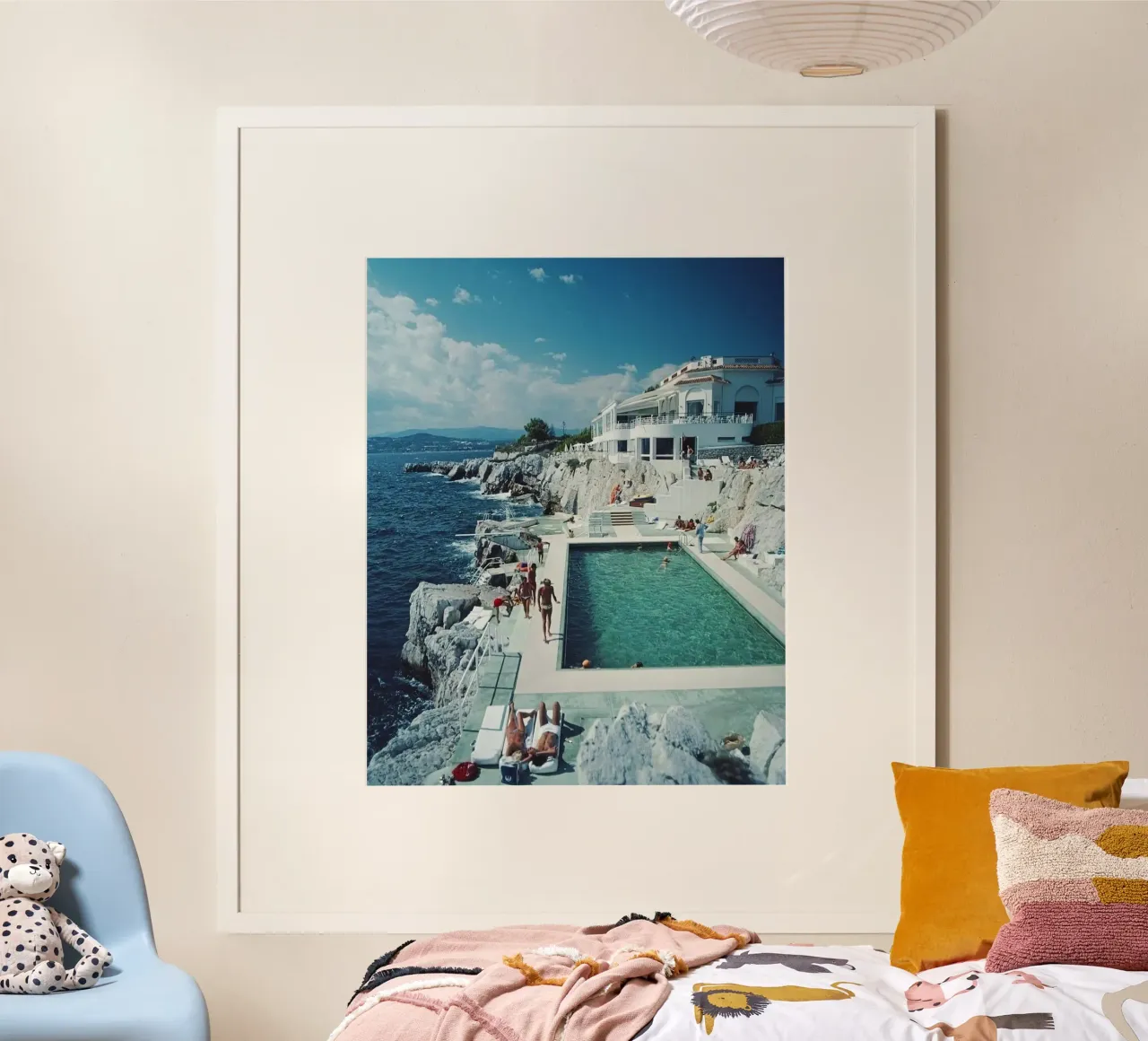 Sunbathing at the Beachside Pool Antibes, 1976 - Slim Aarons hahnemühle by The Poster UK