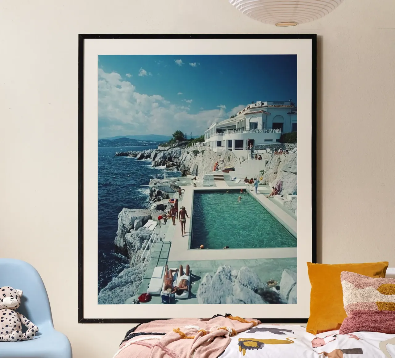 Sunbathing at the Beachside Pool Antibes, 1976 - Slim Aarons hahnemühle by The Poster UK