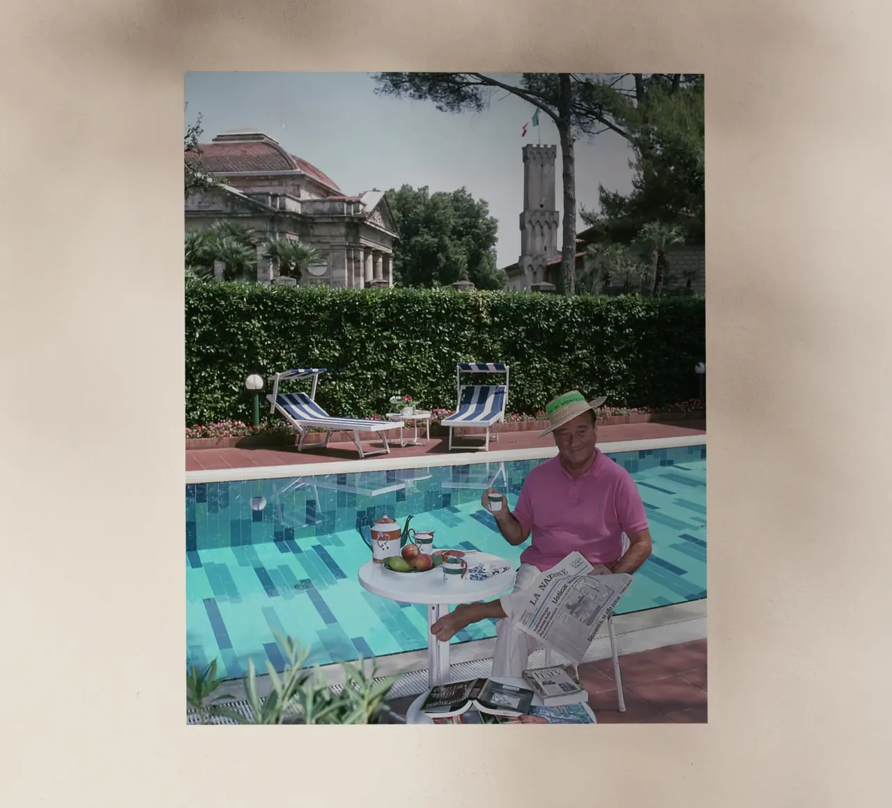 Sirio Maccioni - Slim Aarons pellicola backlit da The Poster UK