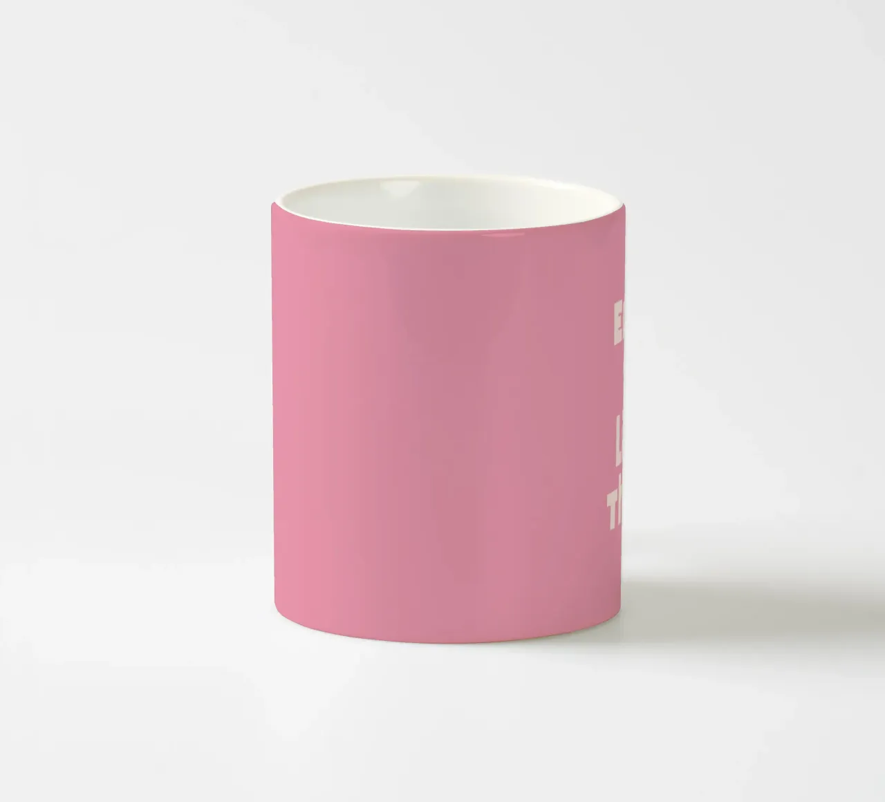 Godetevi le piccole cose (Citazione Rosa) tazza in ceramica da Paigaam Studio