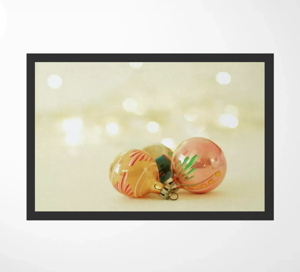 Christbaumkugeln 2 Fußmatte von Cassia Beck Photography