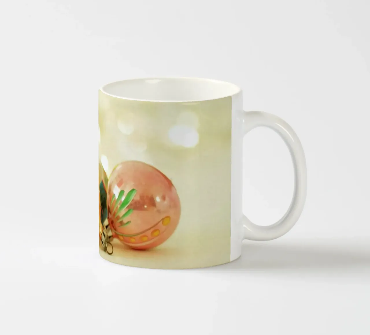 Baubles di Natale 2 tazza in ceramica da Cassia Beck Photography