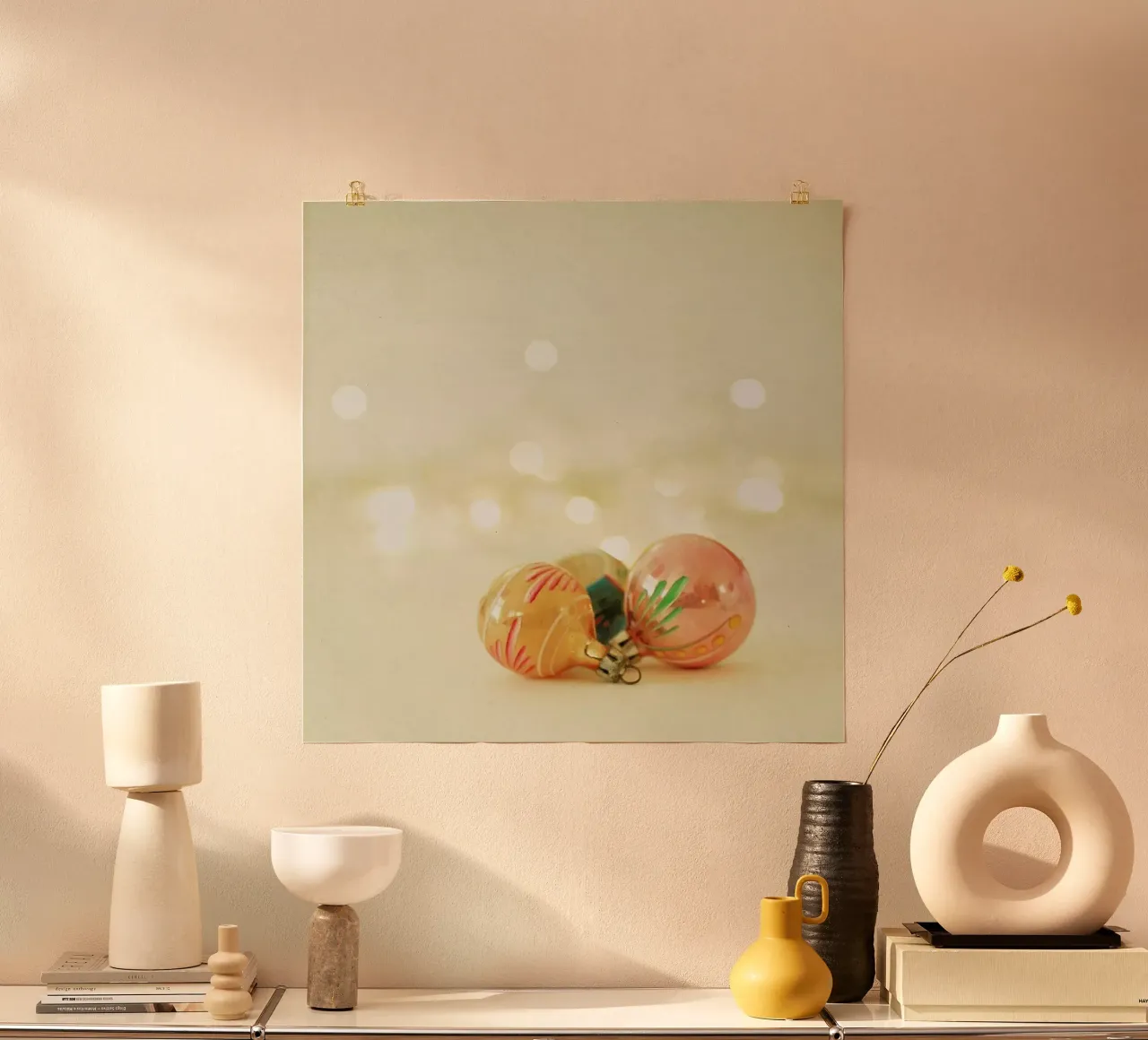 Baubles di Natale 2 poster con telaio in plastica da Cassia Beck Photography