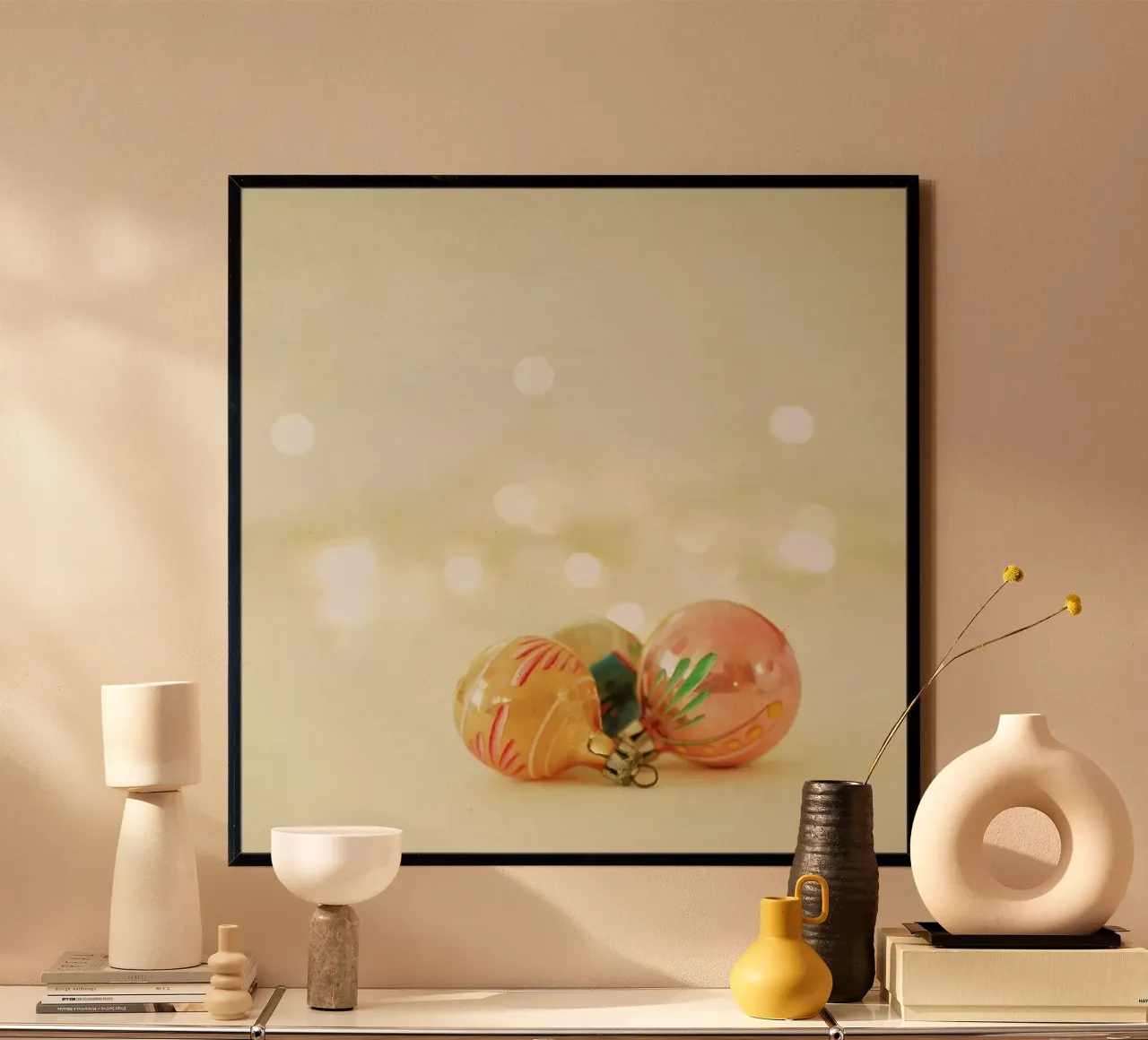 Baubles di Natale 2 poster con telaio in plastica da Cassia Beck Photography
