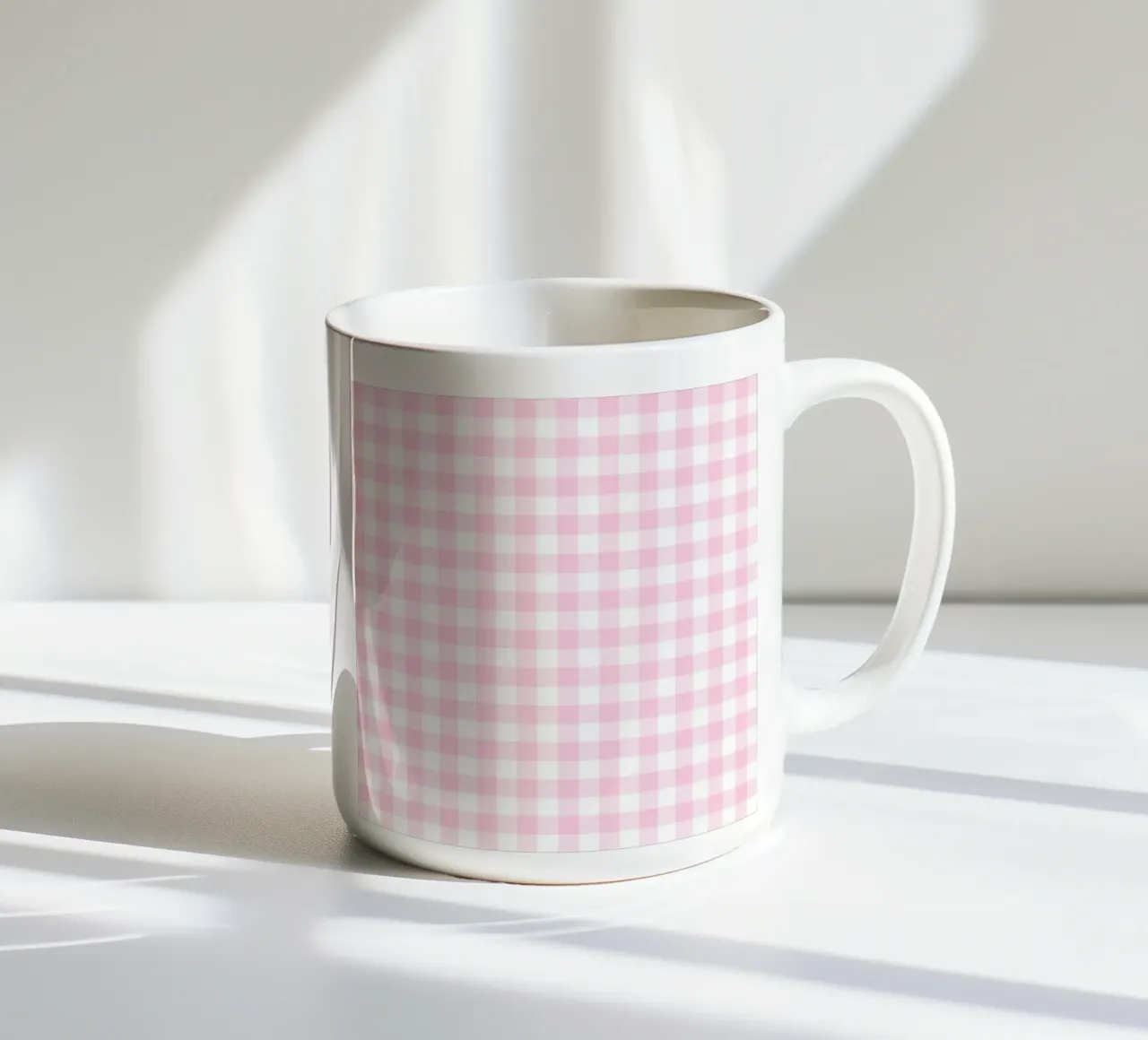 Gingham rosa pastello tazza in ceramica da Happy Littles