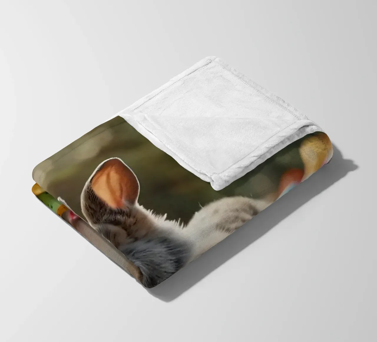 Conigli che esplorano una serie di uova colorate coperta in pile da DesignDoodle