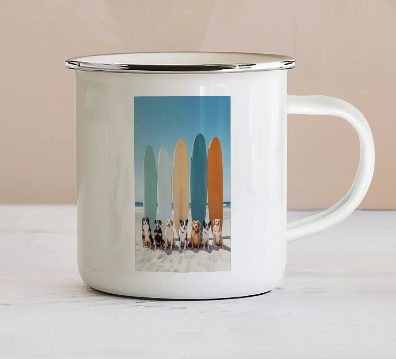 Cani con tavole da surf colorate tazza in smalto da Indigo Tides Art