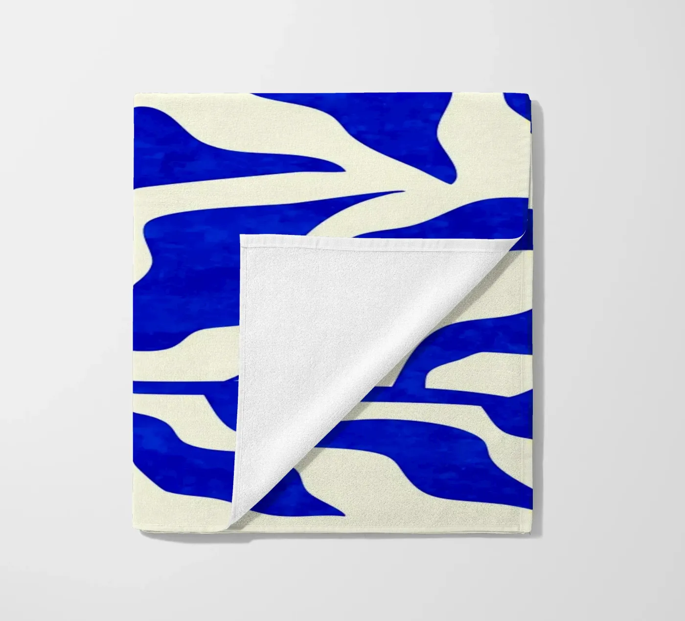 Indigo Eleganz Strandtuch von Kintsugi99