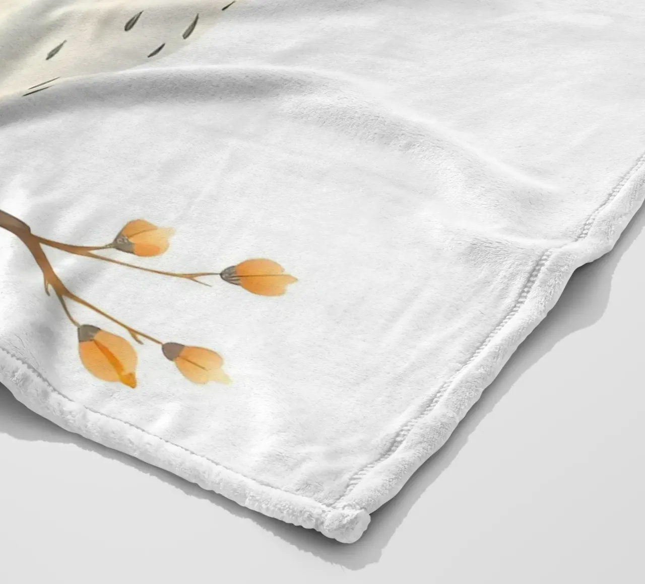 Gufo con corona di fiori coperta in pile da ARTOMATIC